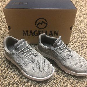 NIB Kids Unisex Magellan mesh sneakers, size 1